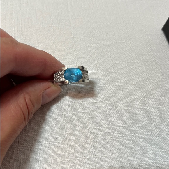Sterling Silver and Blue Topaz Ring. Size 6.5 - Picture 8 of 14